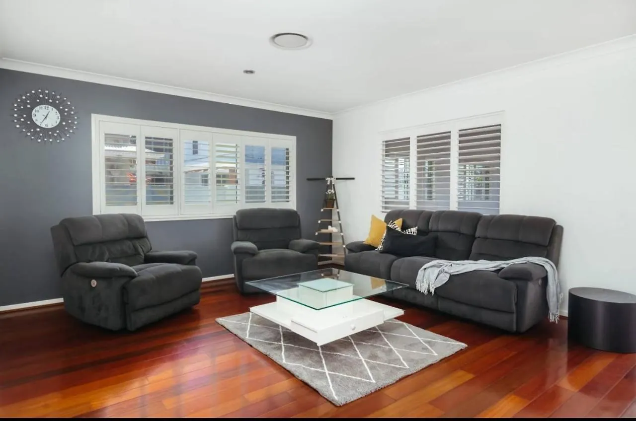Lakeside Spacious 5Bed Water View Family Home Gold Coast Australia
