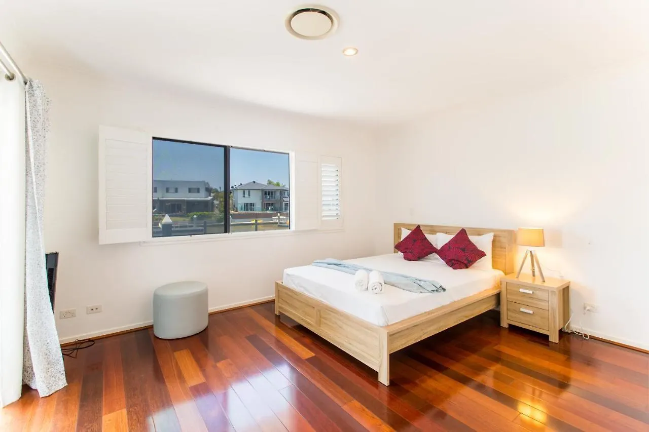 Willa Lakeside Spacious 5Bed Water View Family Home Gold Coast
